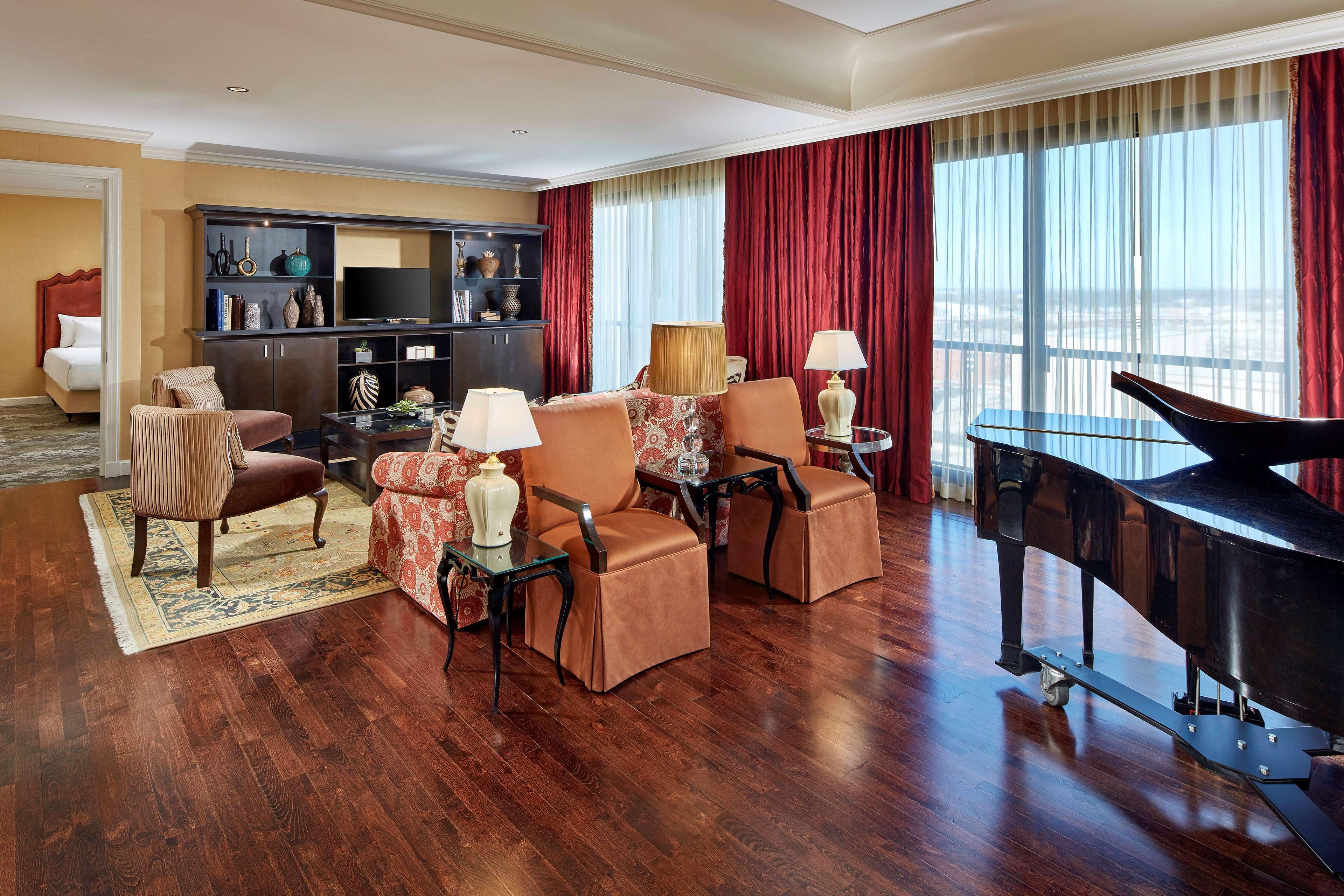 ホテル Hyatt Regency Tulsa Downtown エクステリア 写真