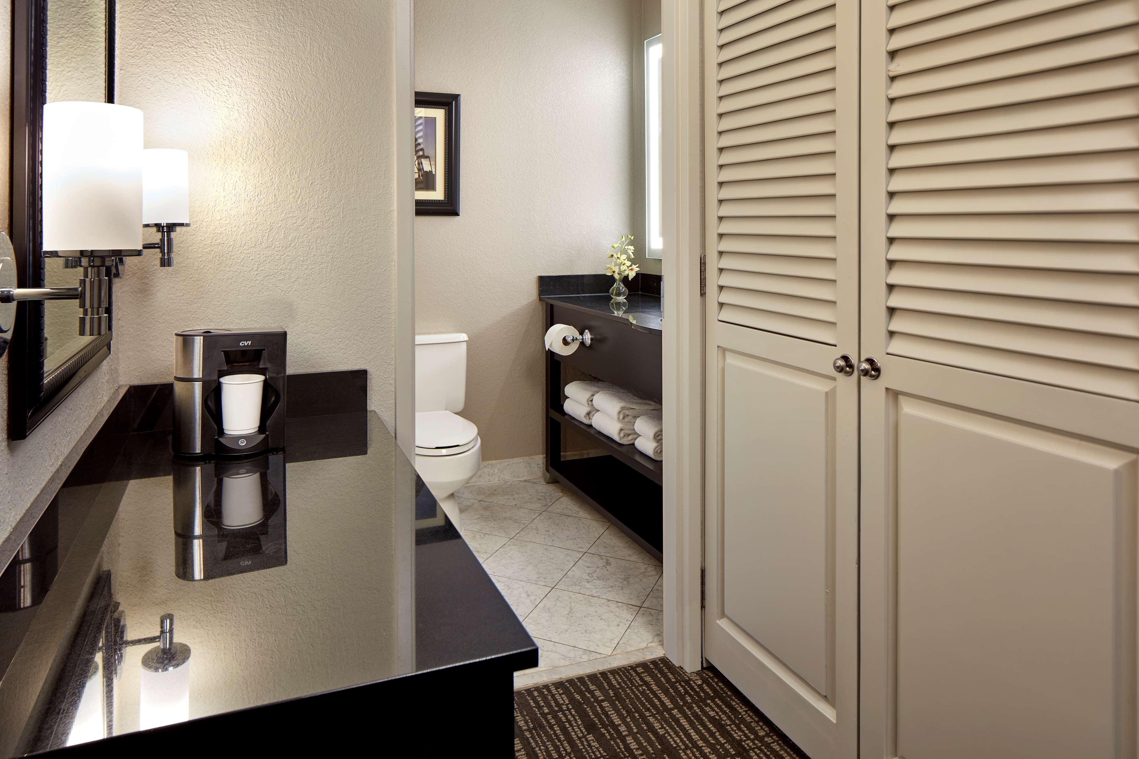 ホテル Hyatt Regency Tulsa Downtown エクステリア 写真