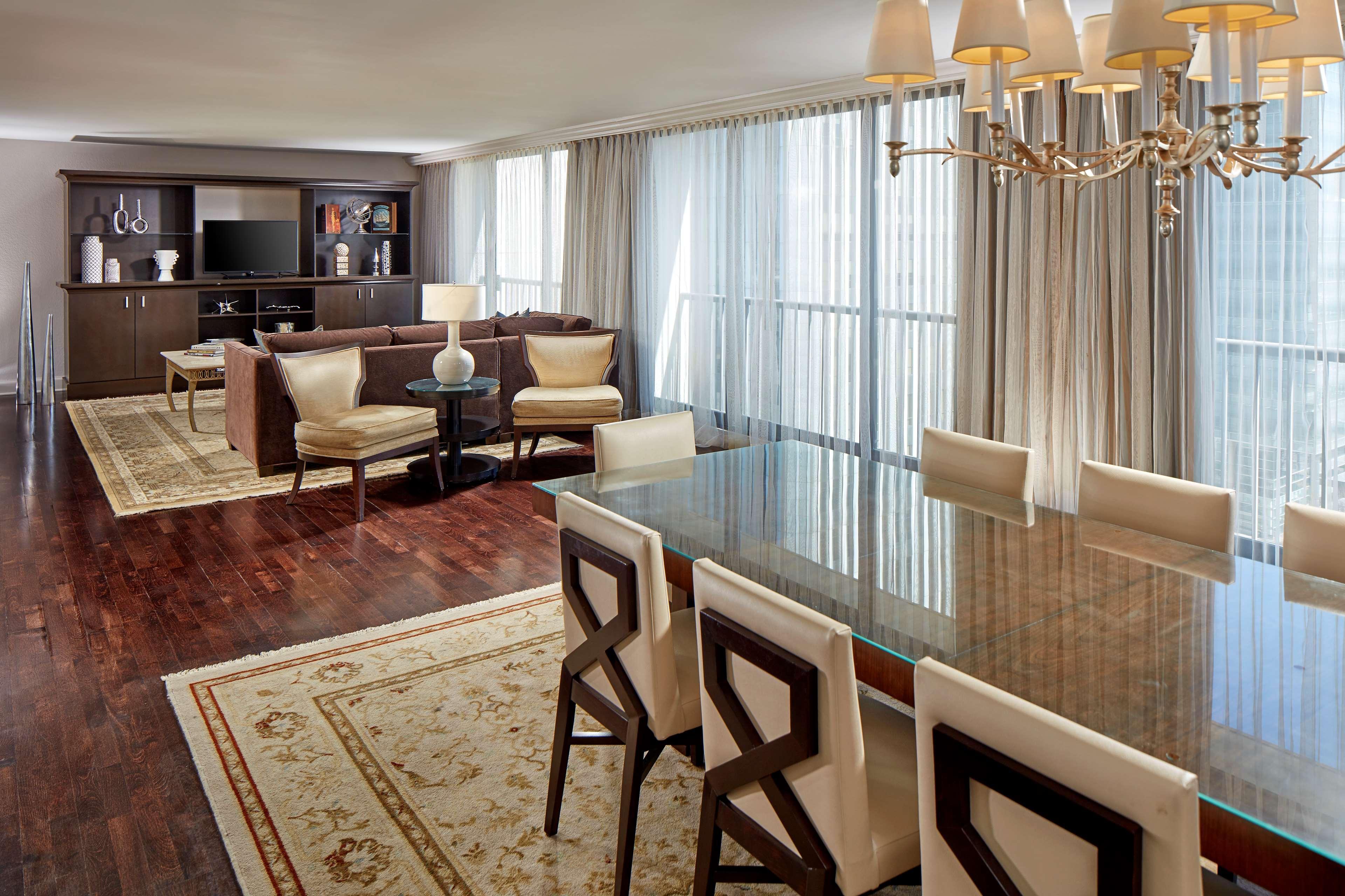 ホテル Hyatt Regency Tulsa Downtown エクステリア 写真