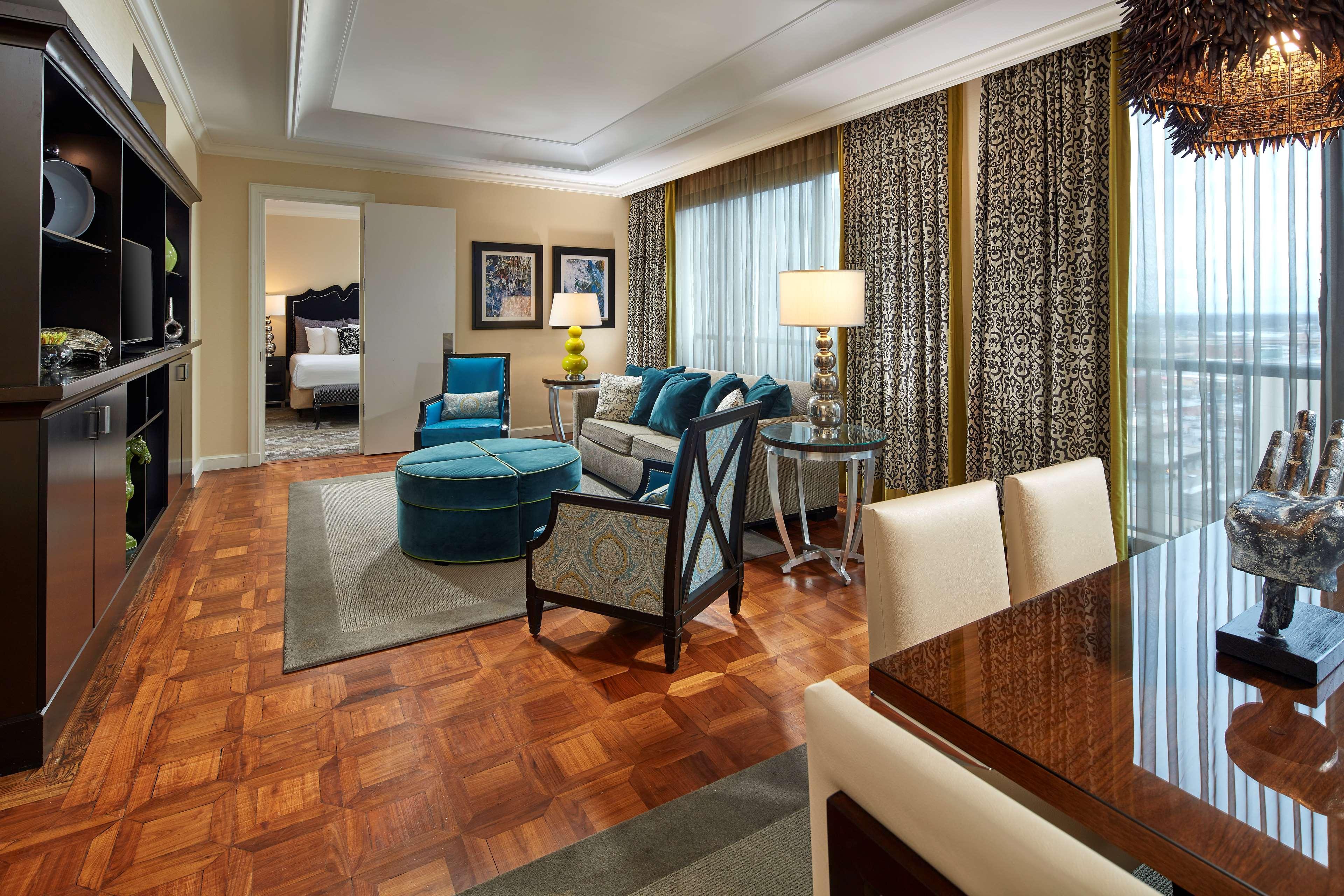 ホテル Hyatt Regency Tulsa Downtown エクステリア 写真