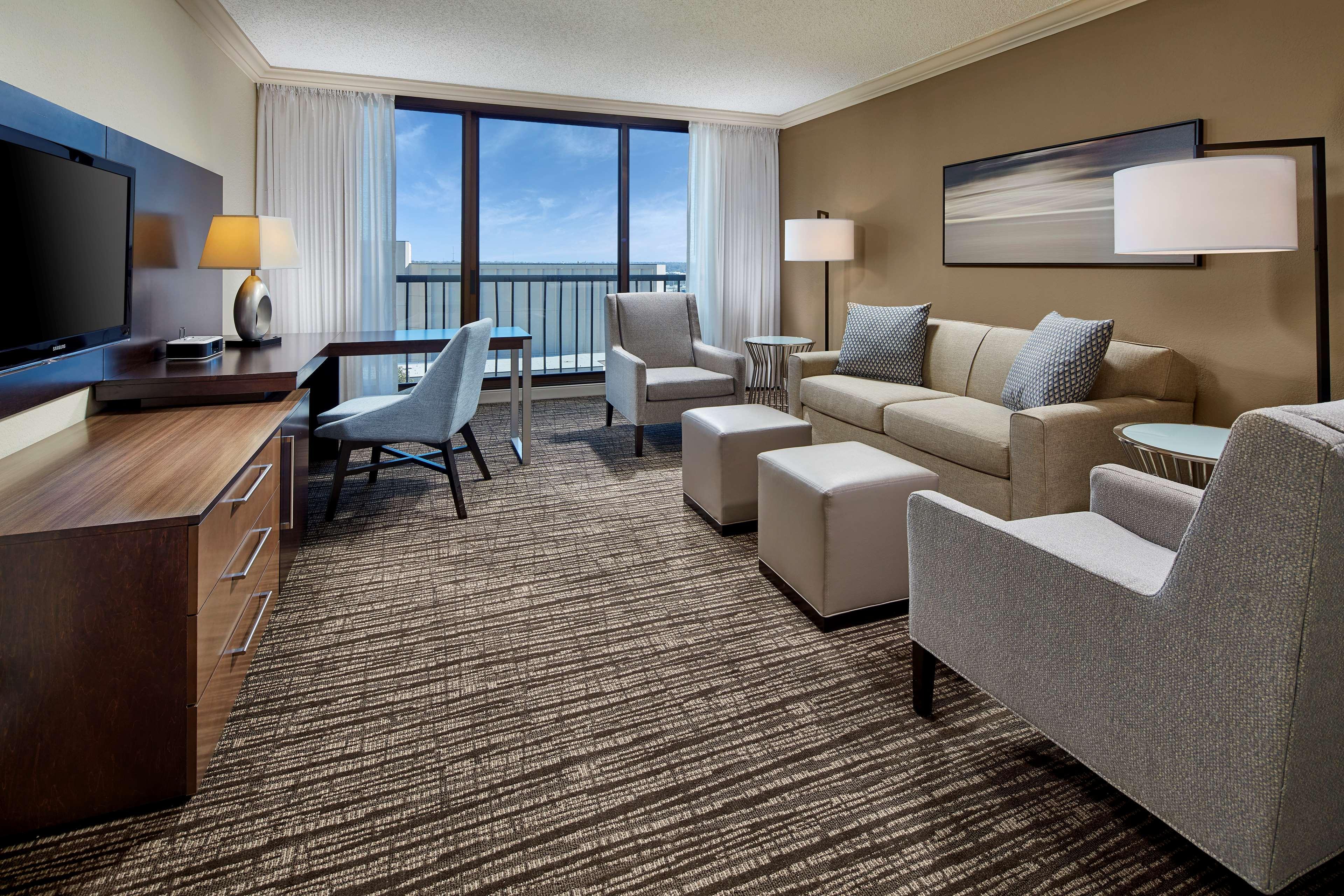 ホテル Hyatt Regency Tulsa Downtown エクステリア 写真