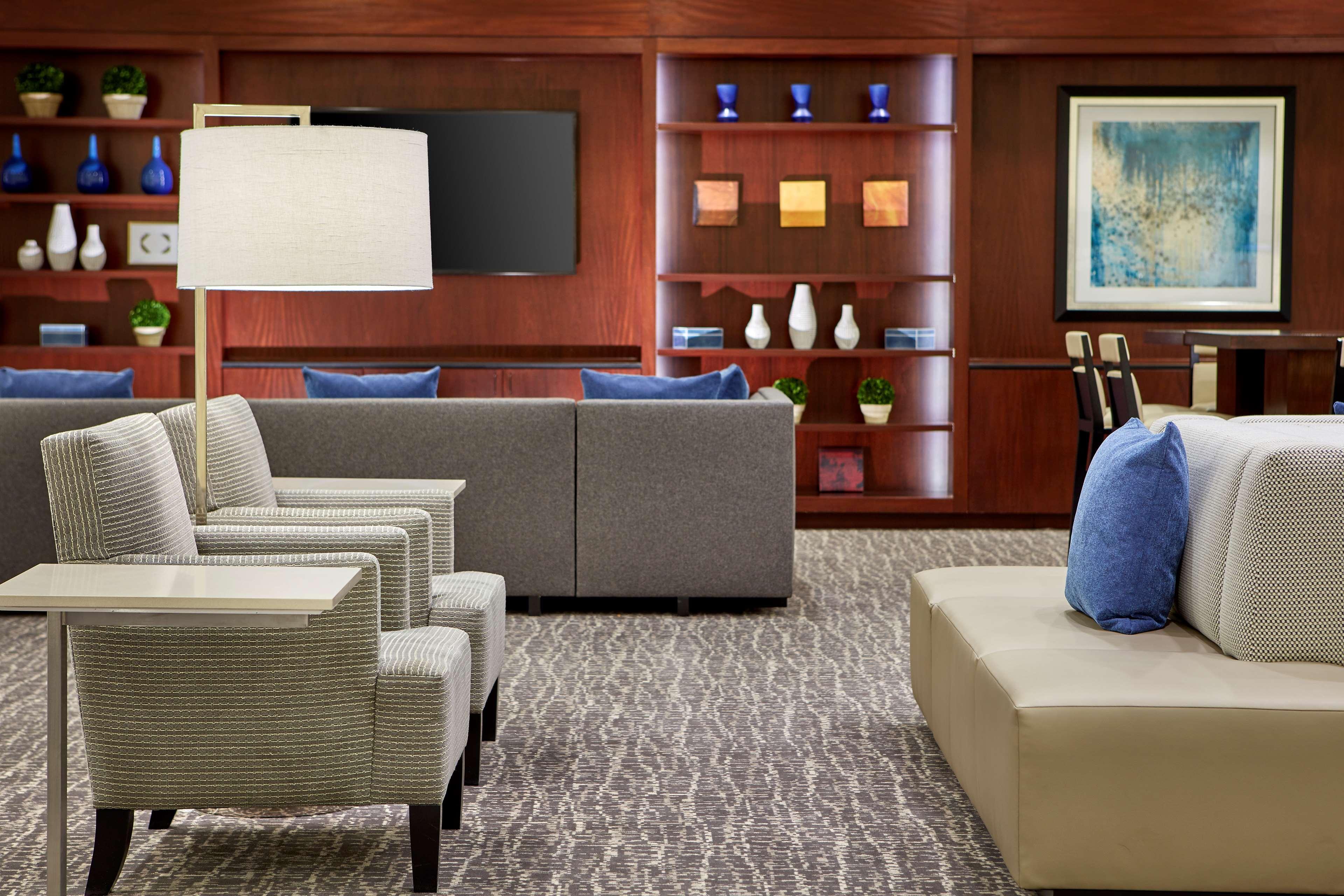 ホテル Hyatt Regency Tulsa Downtown エクステリア 写真