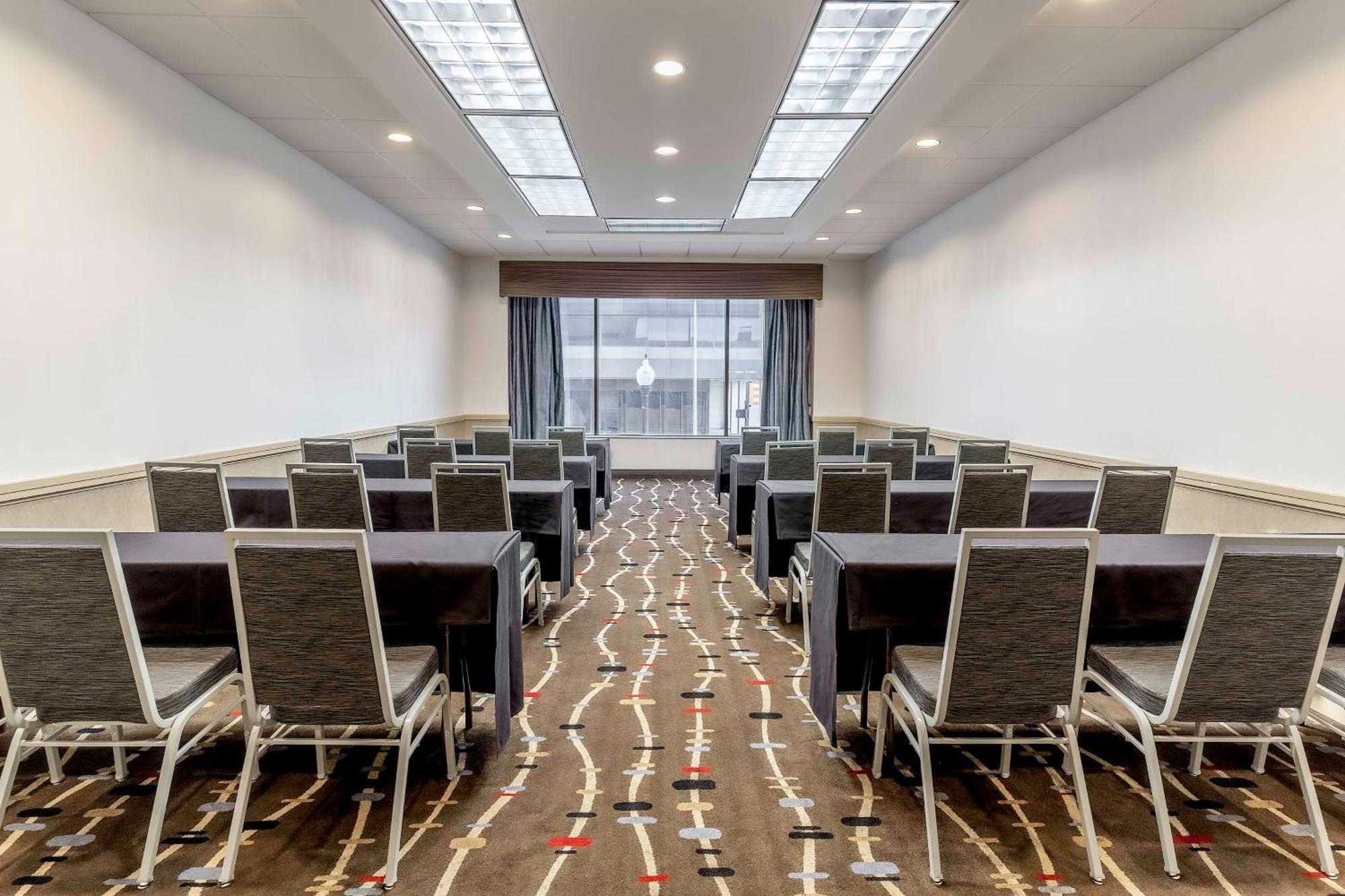 ホテル Hyatt Regency Tulsa Downtown エクステリア 写真