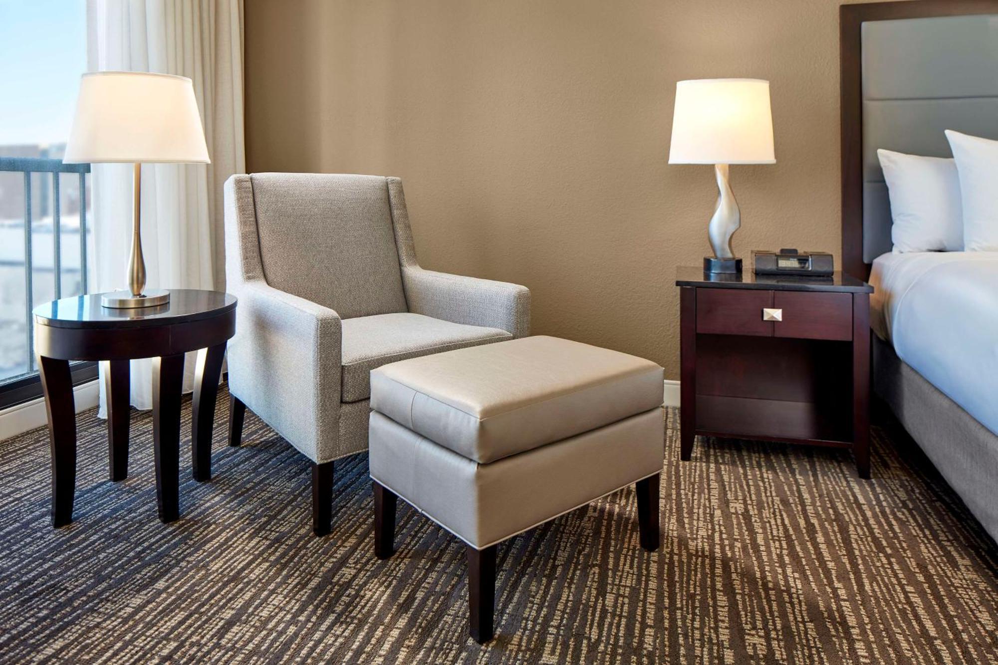 ホテル Hyatt Regency Tulsa Downtown エクステリア 写真