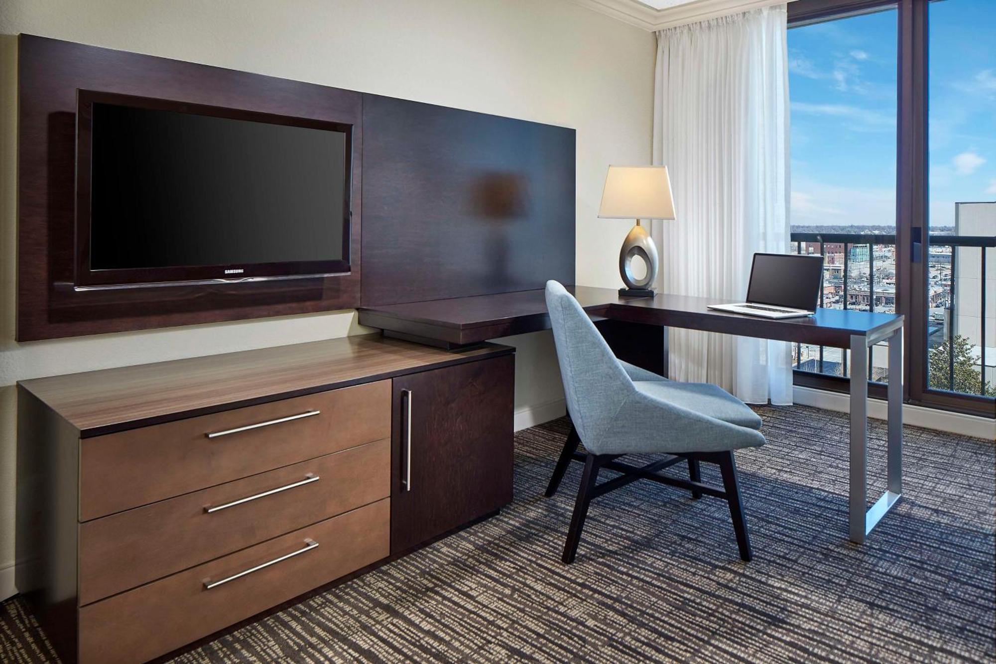 ホテル Hyatt Regency Tulsa Downtown エクステリア 写真