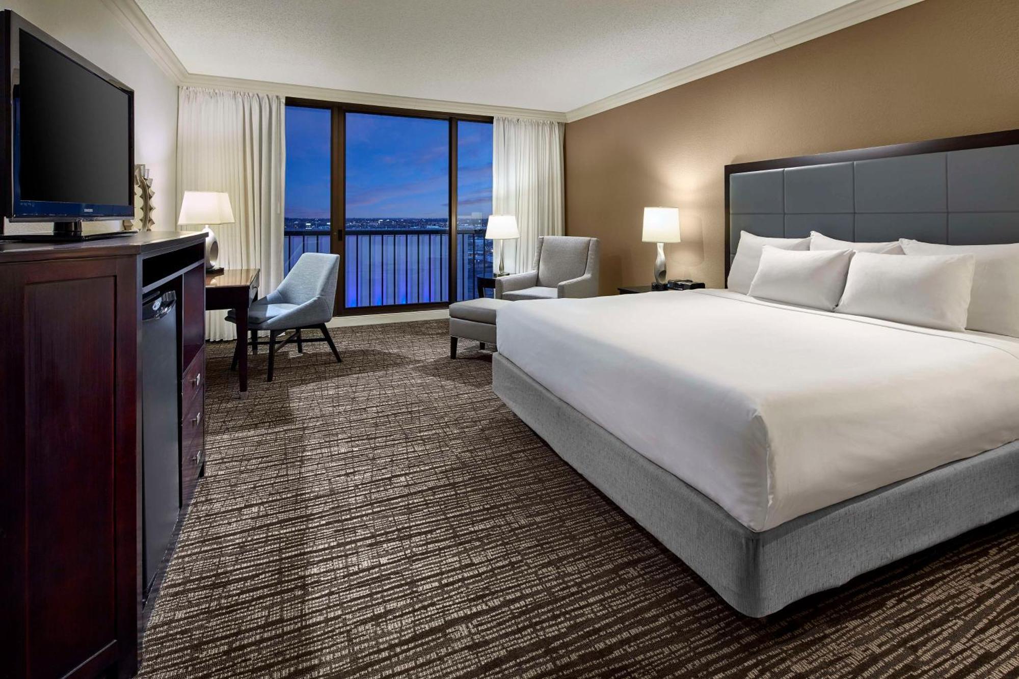 ホテル Hyatt Regency Tulsa Downtown エクステリア 写真